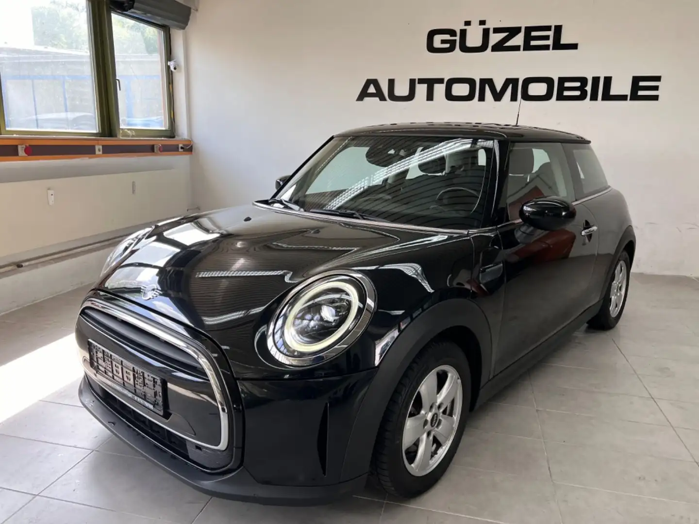 MINI Cooper Essential Trim/PDC/LED/SHZ/ALU/ Negro - 2