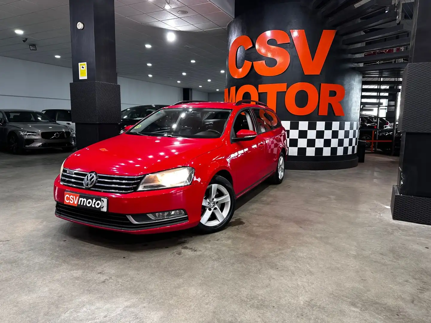 Volkswagen Passat Variant 1.6TDI Edition BMT Rojo - 2
