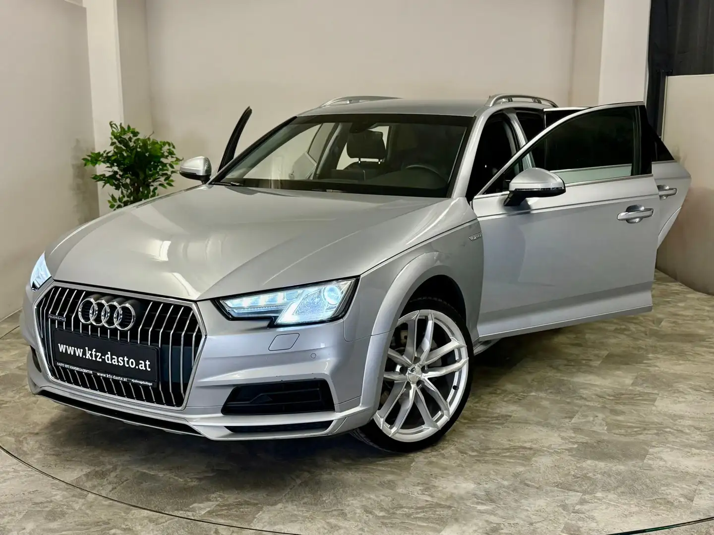 Audi A4 allroad MMI PLUS /// OPTIK PAKTET /// STANDHEIZUNG Argent - 1