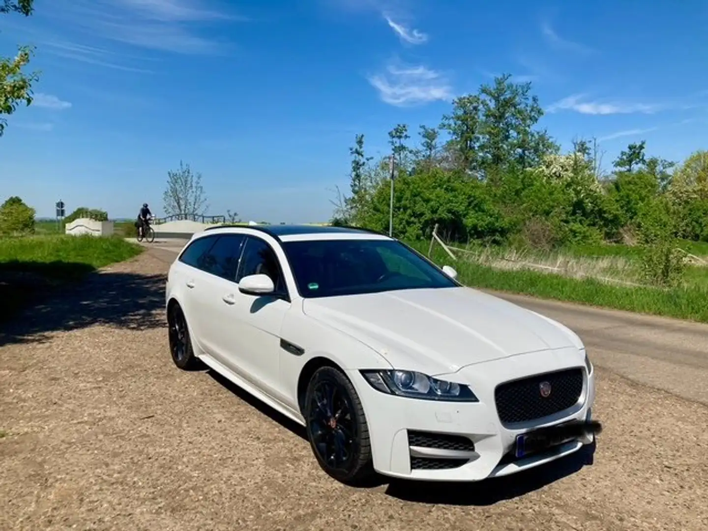 Jaguar XF XF 20d AWD Sportbrake  Aut. R-Sport Weiß - 1