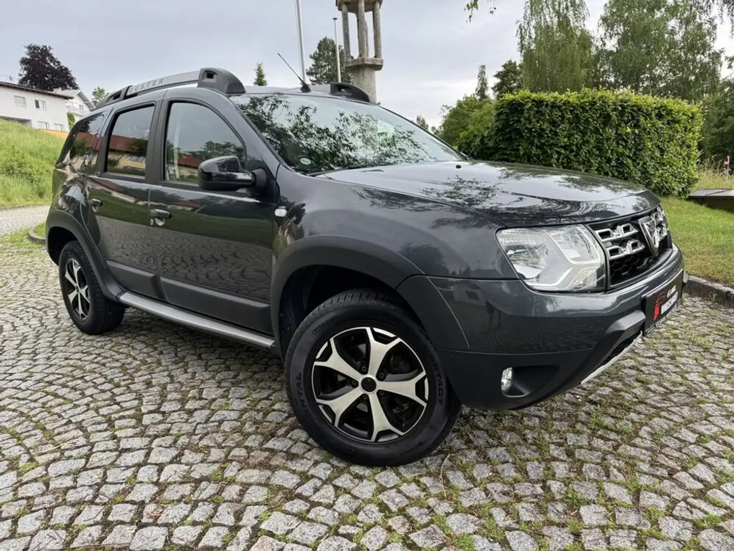 Dacia Duster Sensation 4x2 KLIMA TEMPOMAT NAVI AHK Gris - 2