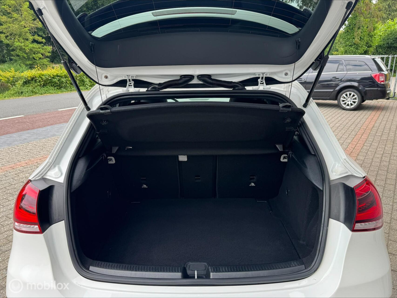 Mercedes-Benz A 250 Premium Plus — photo 22