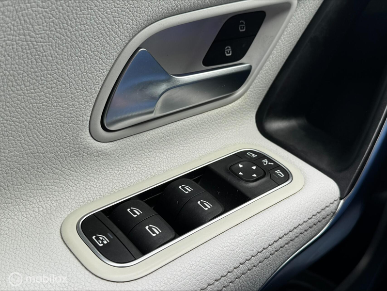 Mercedes-Benz A 250 Premium Plus — photo 12