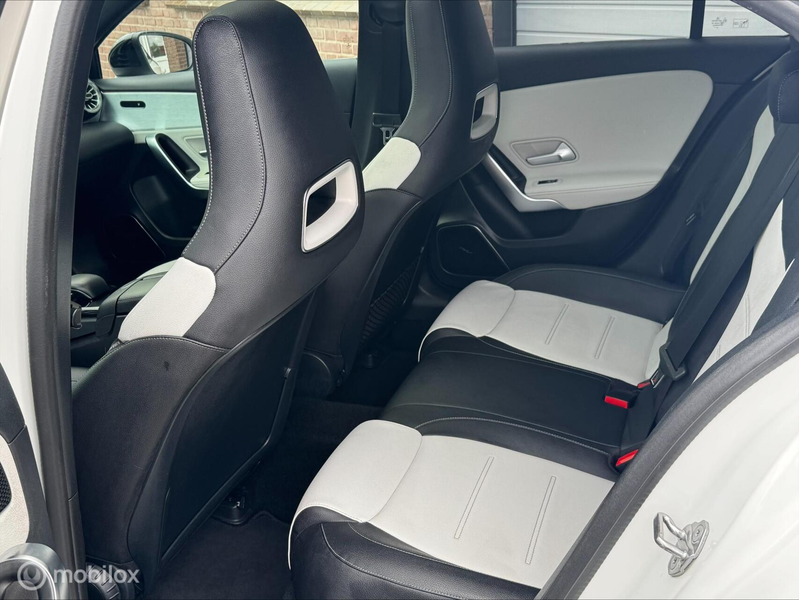 Mercedes-Benz A 250 Premium Plus — photo 21