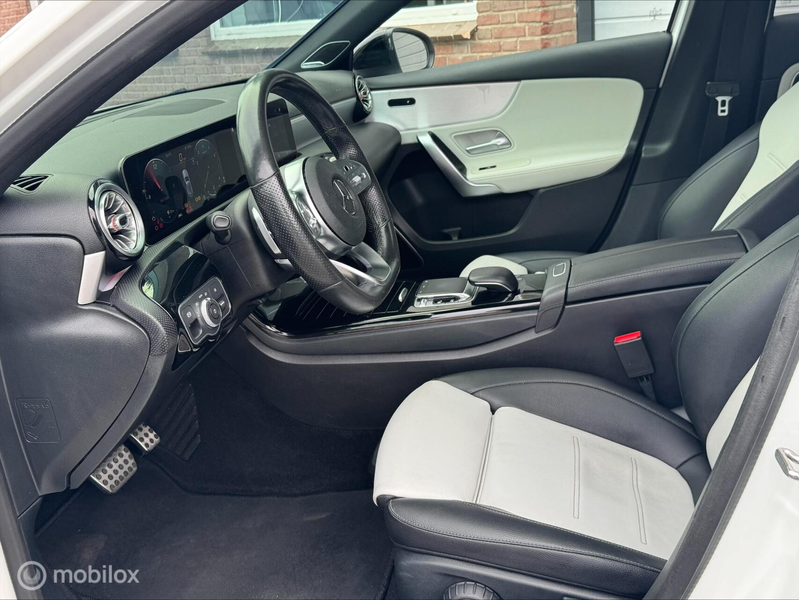 Mercedes-Benz A 250 Premium Plus — photo 23