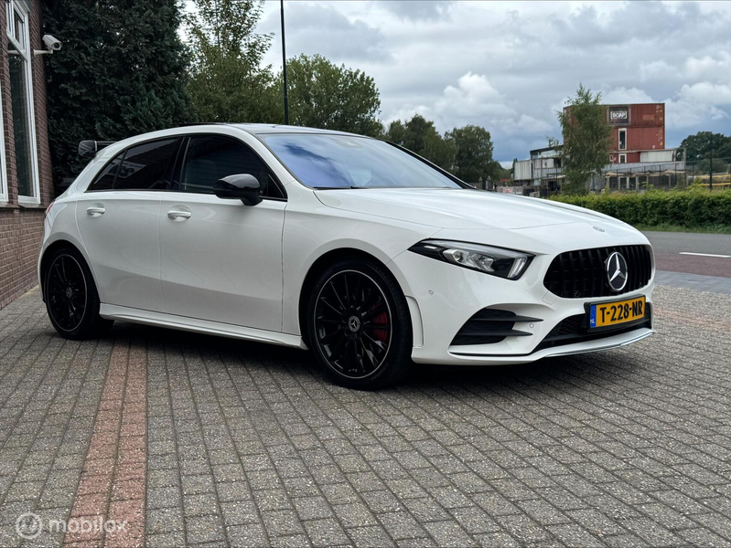 Mercedes-Benz A 250 Premium Plus — photo 25