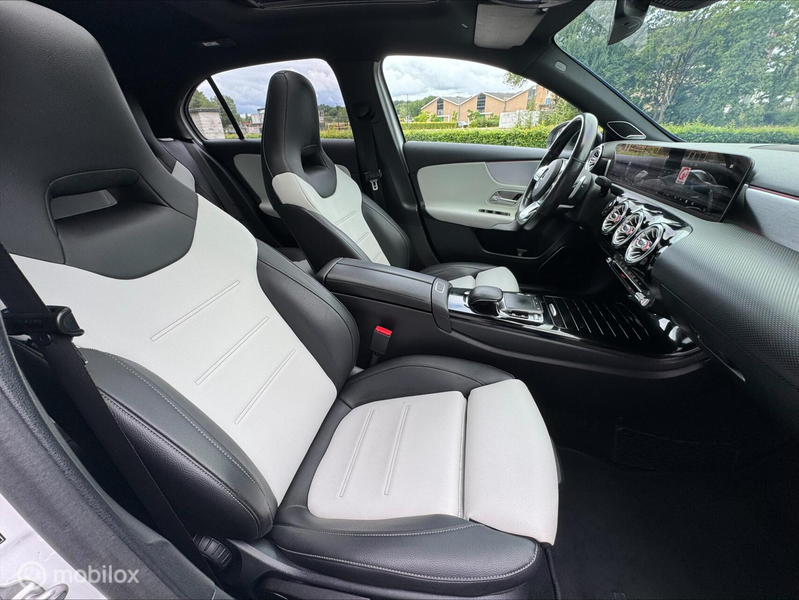 Mercedes-Benz A 250 Premium Plus — photo 18
