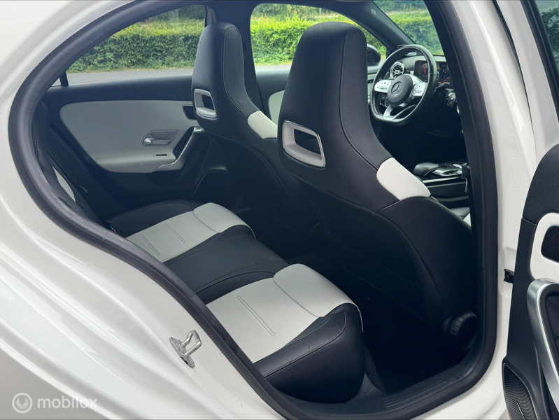 Mercedes-Benz A 250 Premium Plus — photo 20