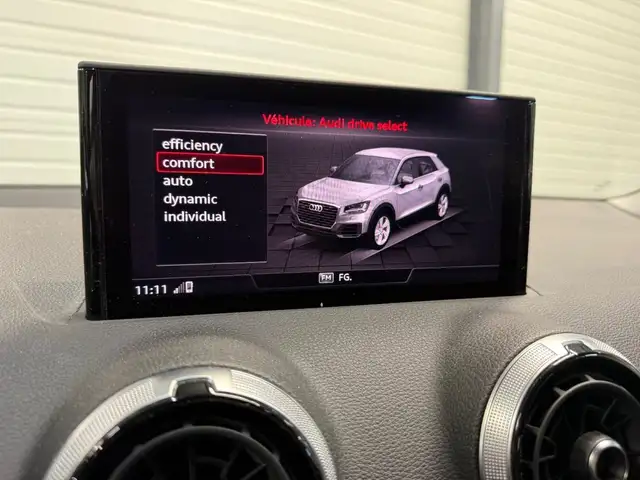 Audi Q2 view 13