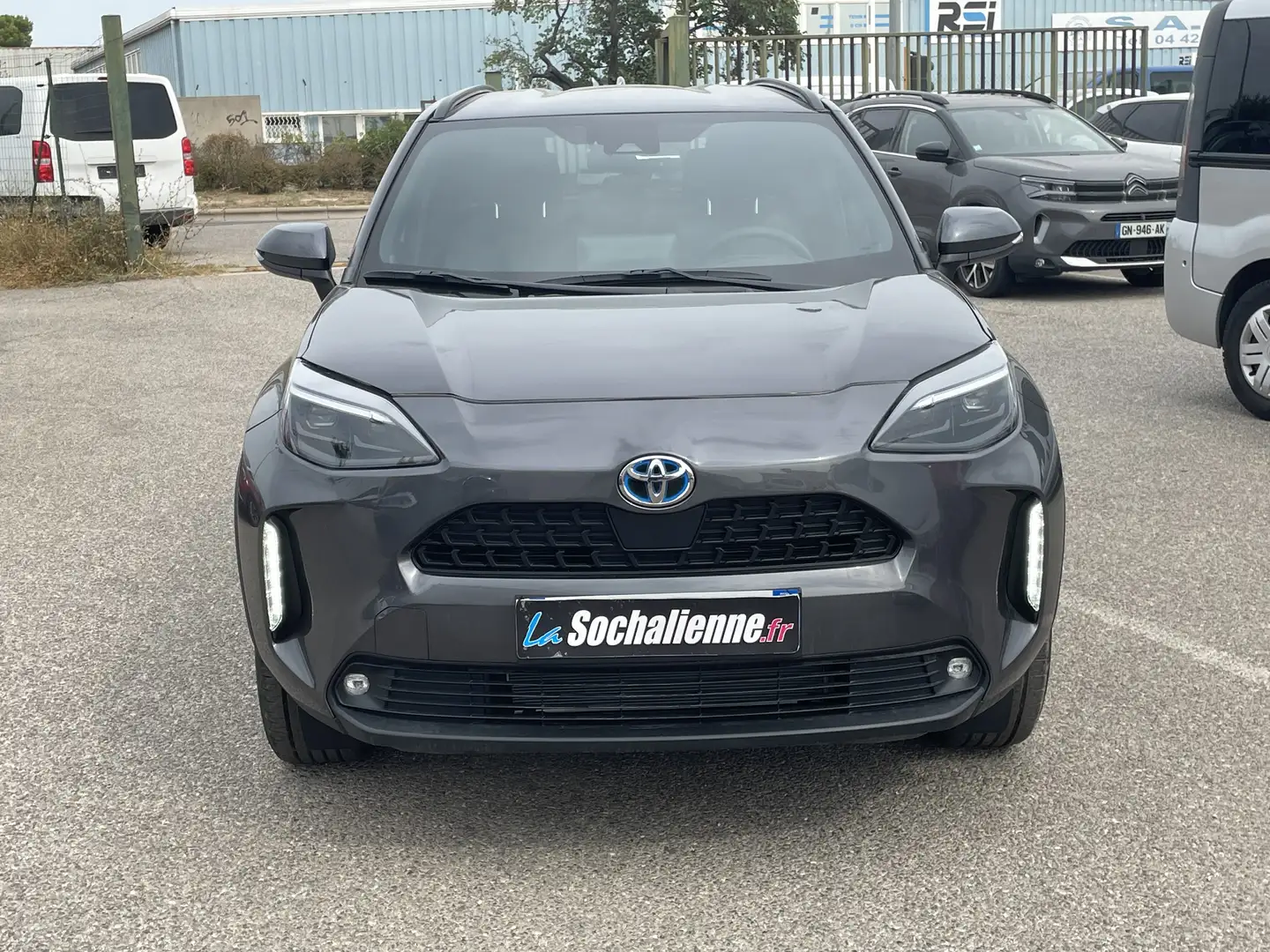 Toyota Yaris Cross 116h 2WD Design Gris - 2