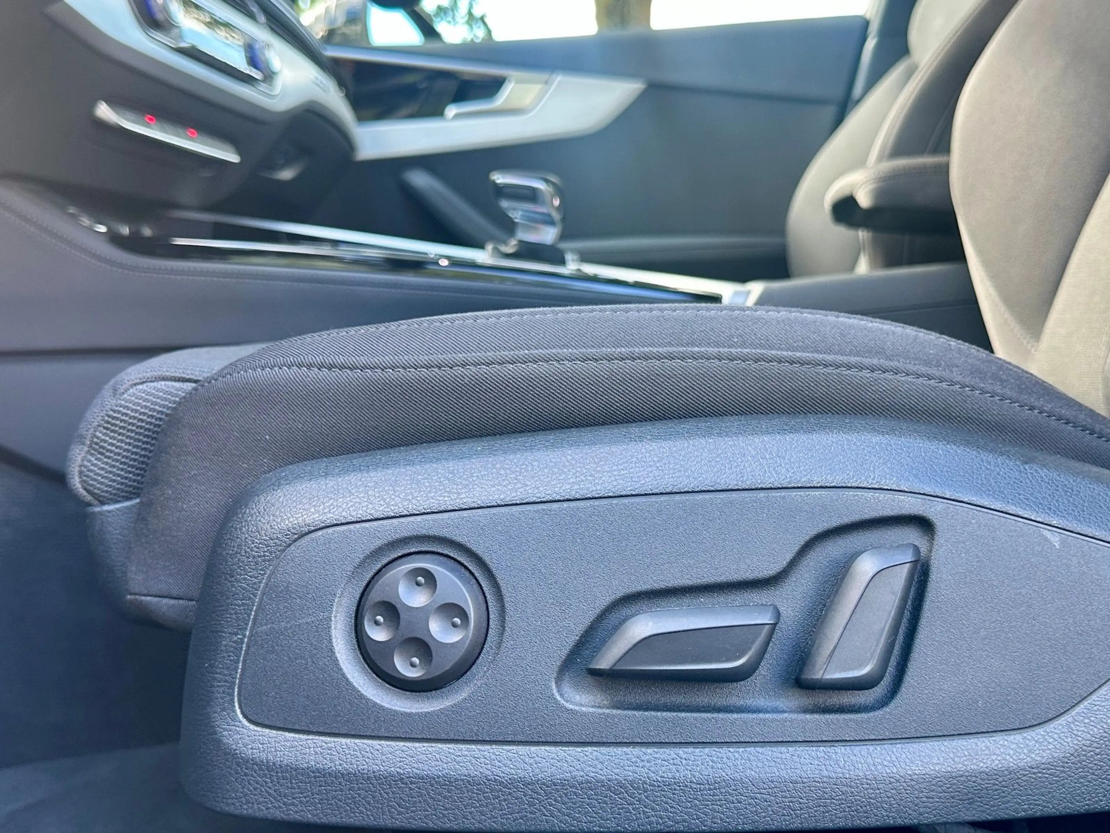 Audi A4 Avant 50TDI q S LINE Comp+ BLACK AHK 360° ACC — photo 11