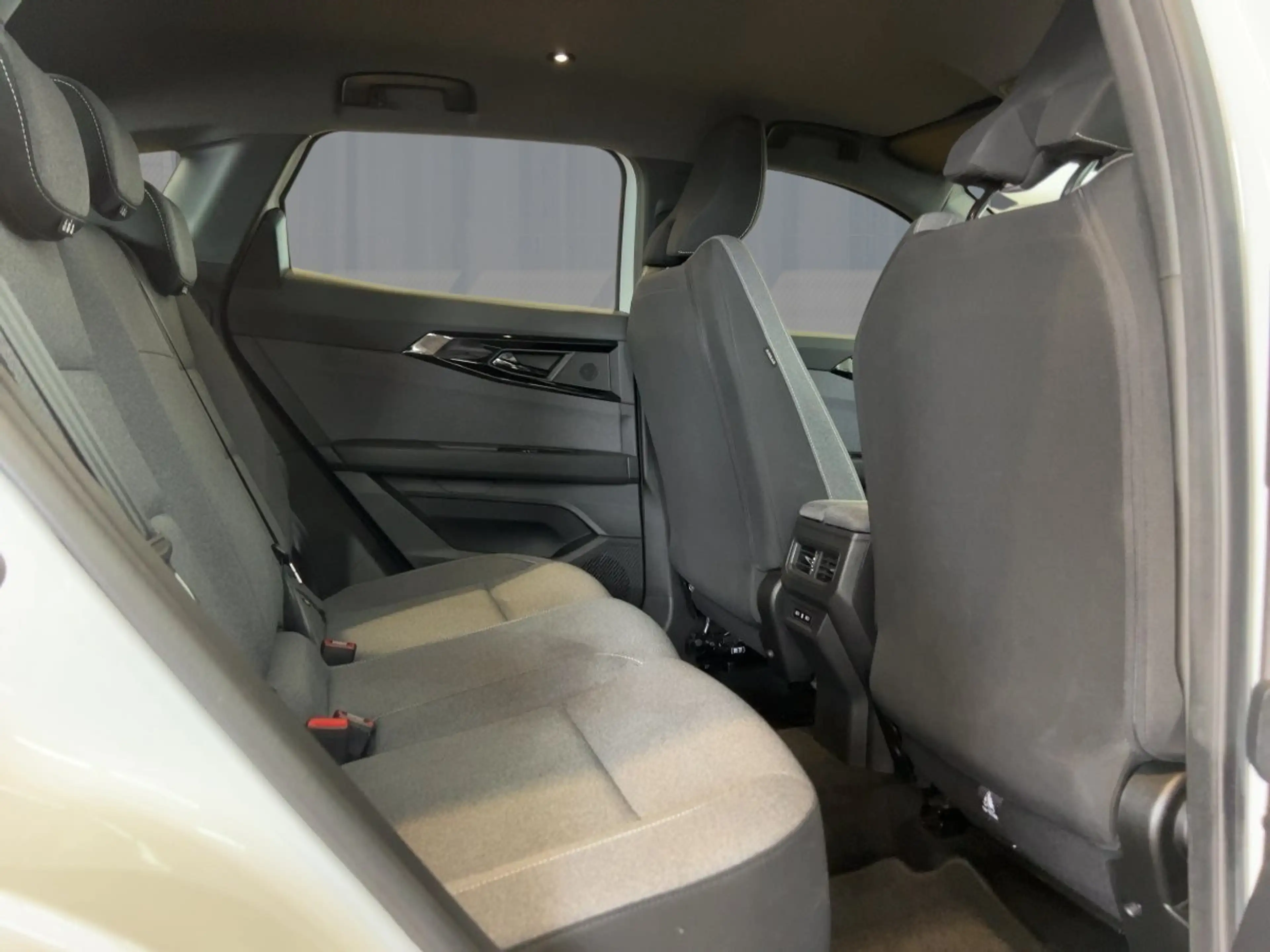 Renault Austral Evolution Mild Hybrid 160 Automatik — photo 9