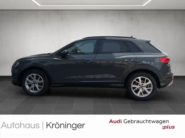 Audi Q3 view 3
