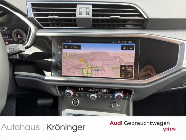Audi Q3 view 15