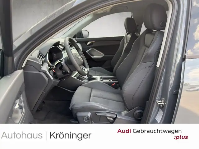 Audi Q3 view 7