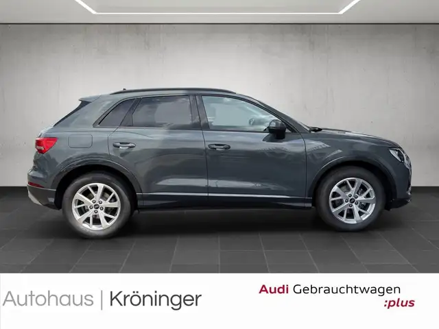 Audi Q3 view 4