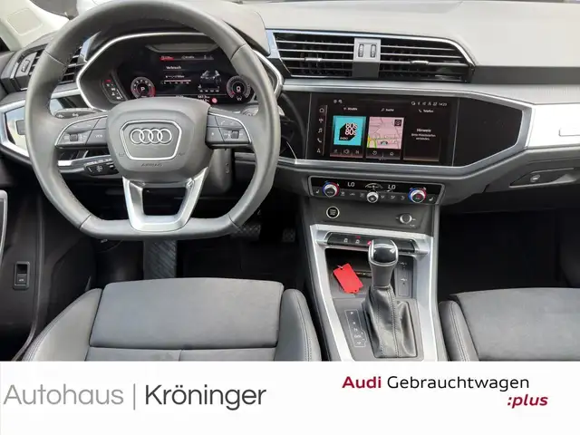 Audi Q3 view 13