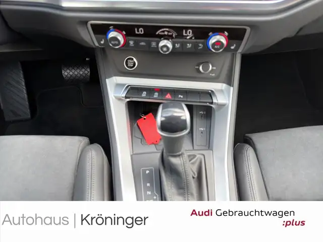 Audi Q3 view 14