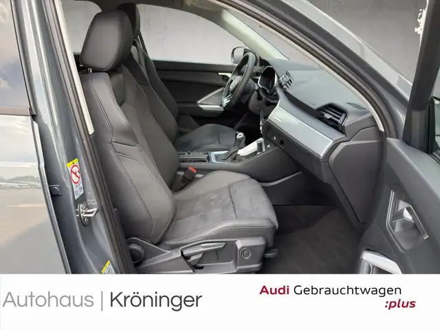 Audi Q3 view 9