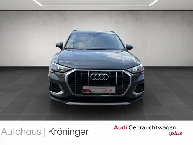 Audi Q3 view 5
