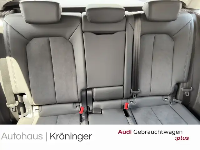 Audi Q3 view 10