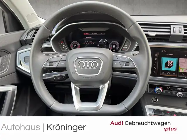 Audi Q3 view 11