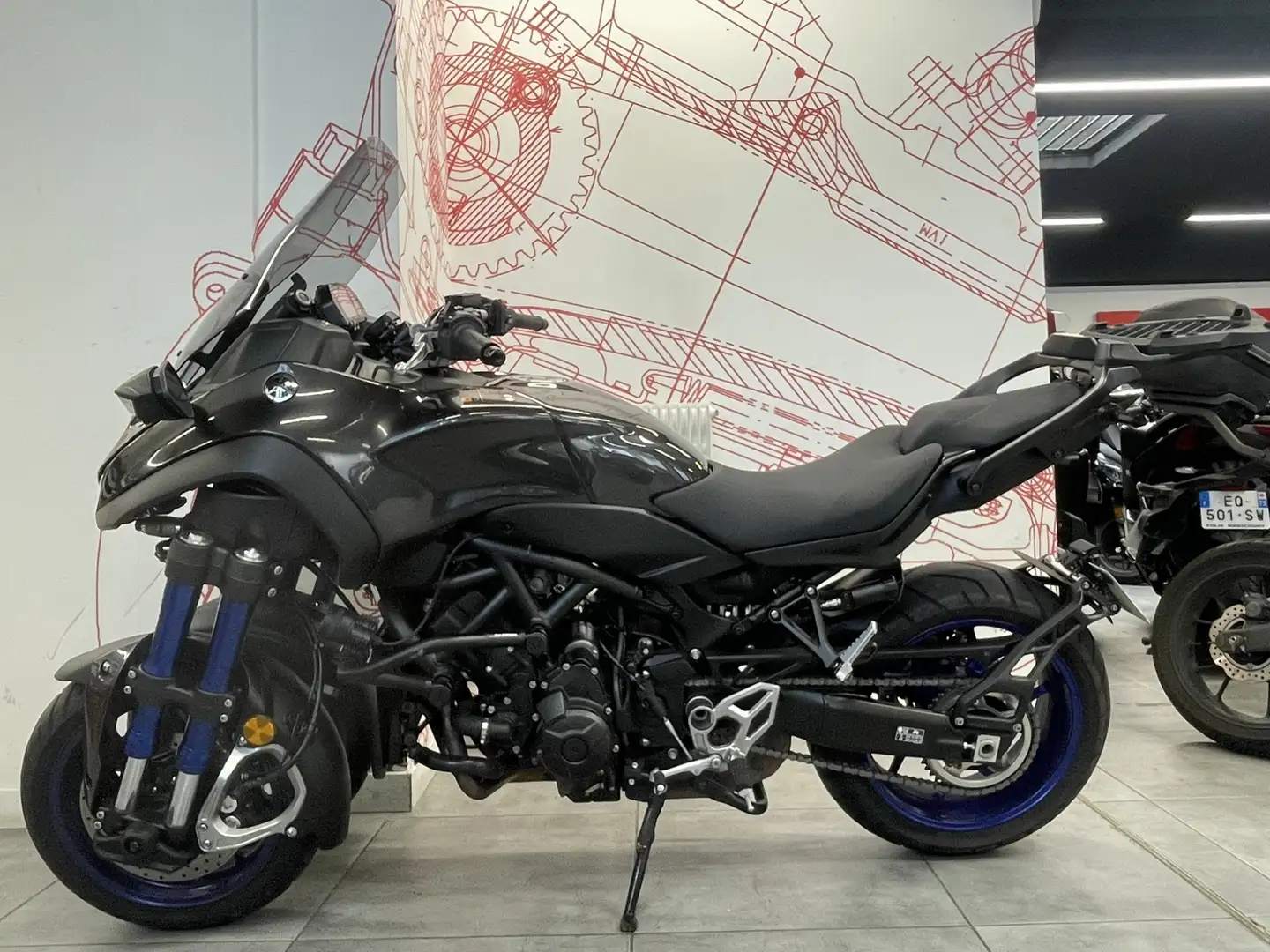 Yamaha Niken Noir - 2