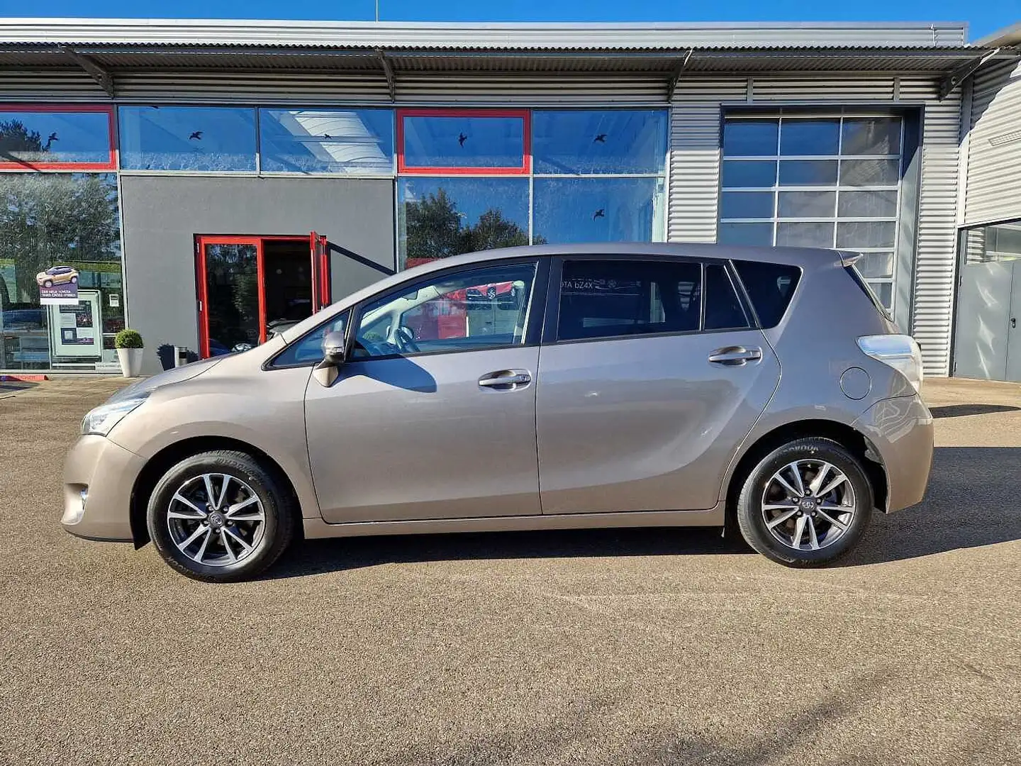 Toyota Verso 1.8 5-Sitzer Skyview Edition Beige - 2