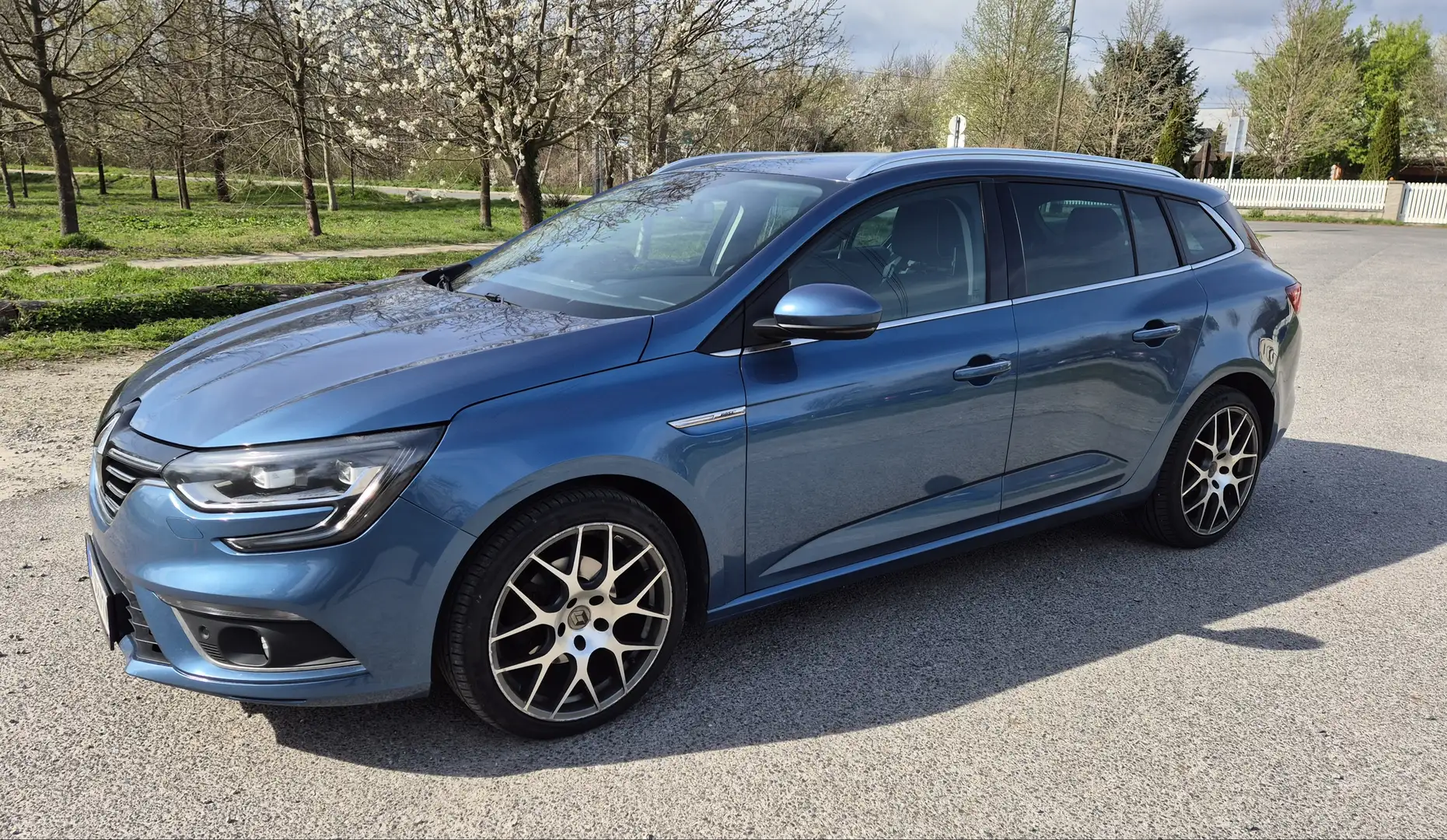 Renault Megane Mégane Grandtour Bose Energy dCi 110 Bose Blau - 1