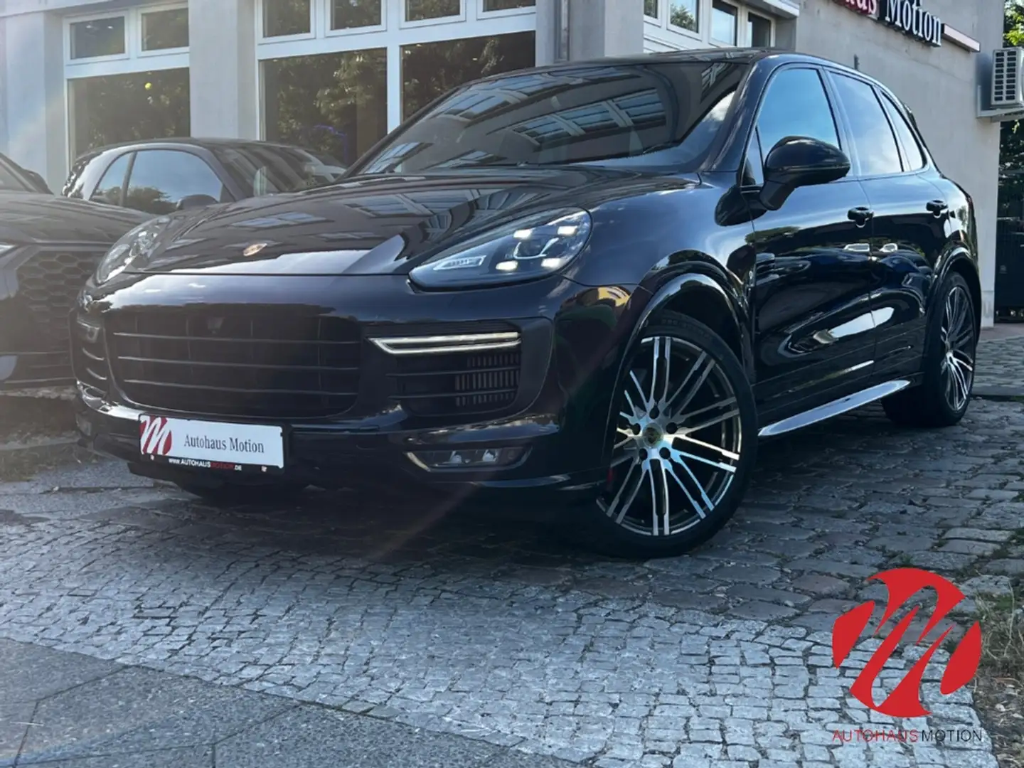 Porsche Cayenne GTS Panorama Navi Kamera Chrono Park-Assistent Schwarz - 2