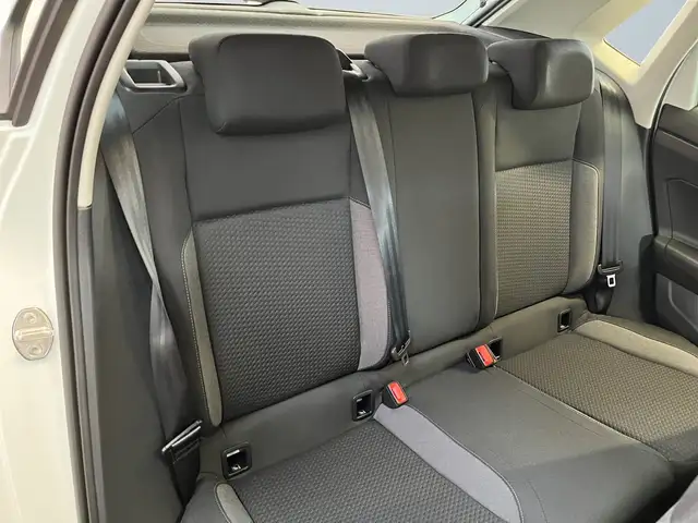 Volkswagen Polo view 11