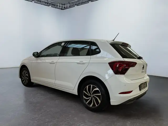 Volkswagen Polo view 4