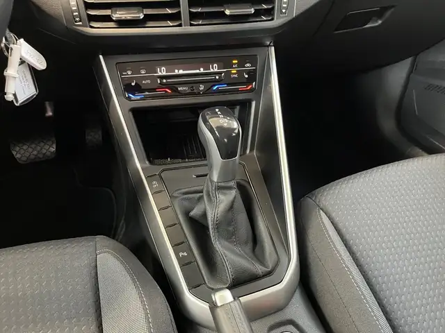 Volkswagen Polo view 9