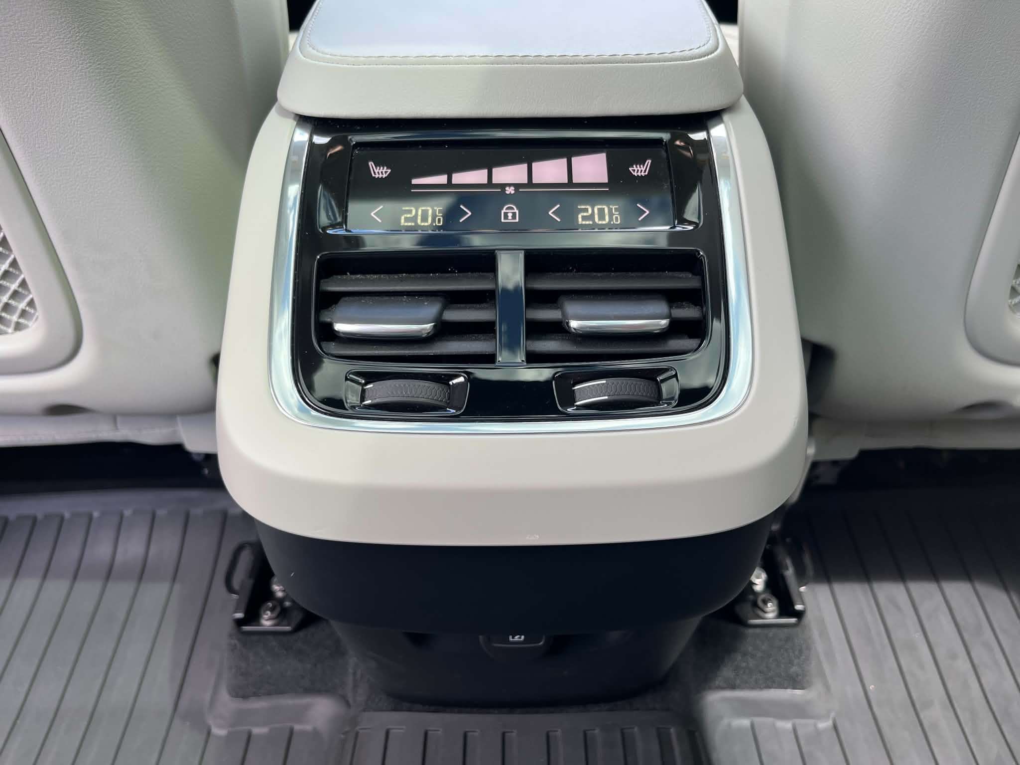2023 Volvo XC90 B6 AWD Ultimate Bright thumb 15