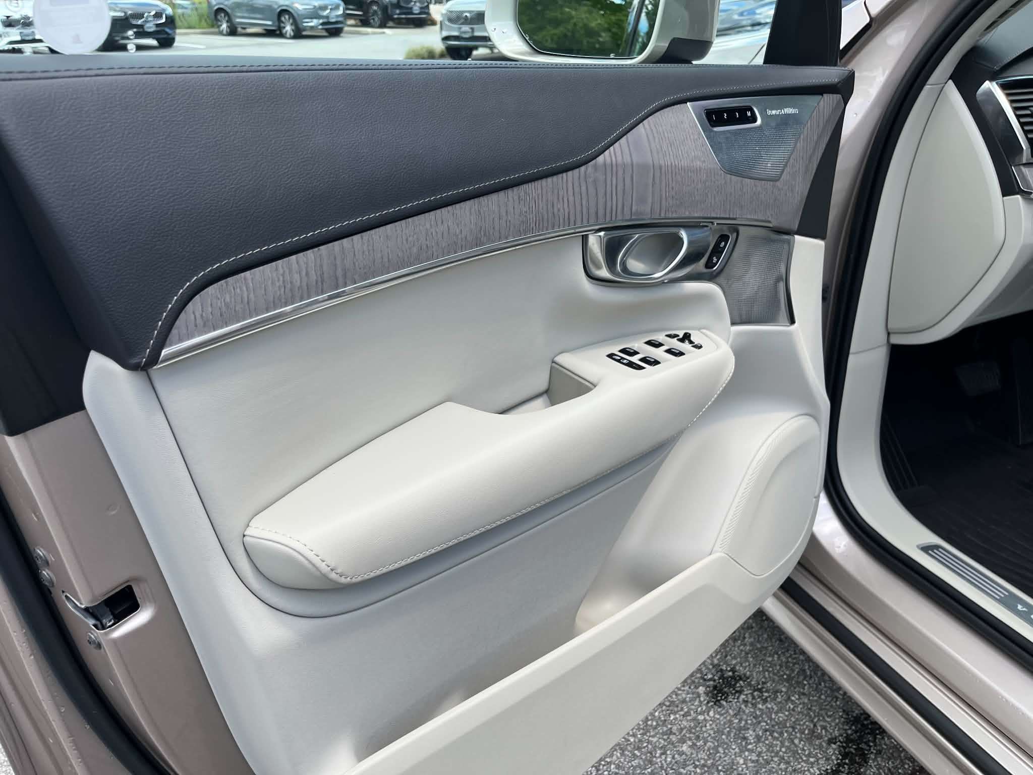 2023 Volvo XC90 B6 AWD Ultimate Bright thumb 10