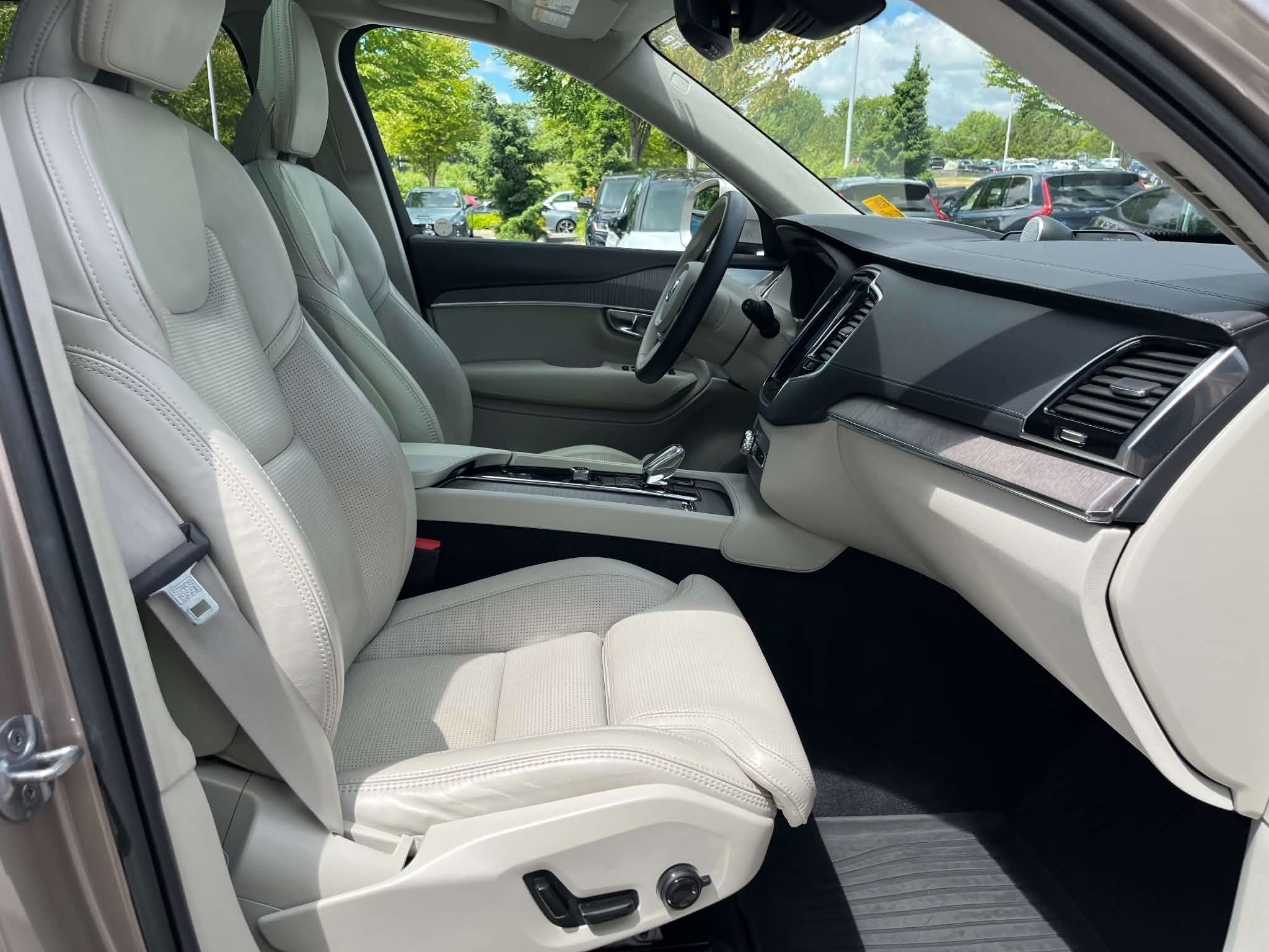 2023 Volvo XC90 B6 AWD Ultimate Bright thumb 16