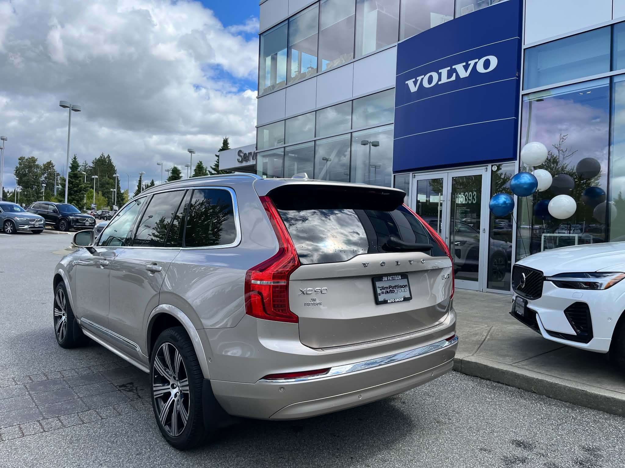2023 Volvo XC90 B6 AWD Ultimate Bright alt 3