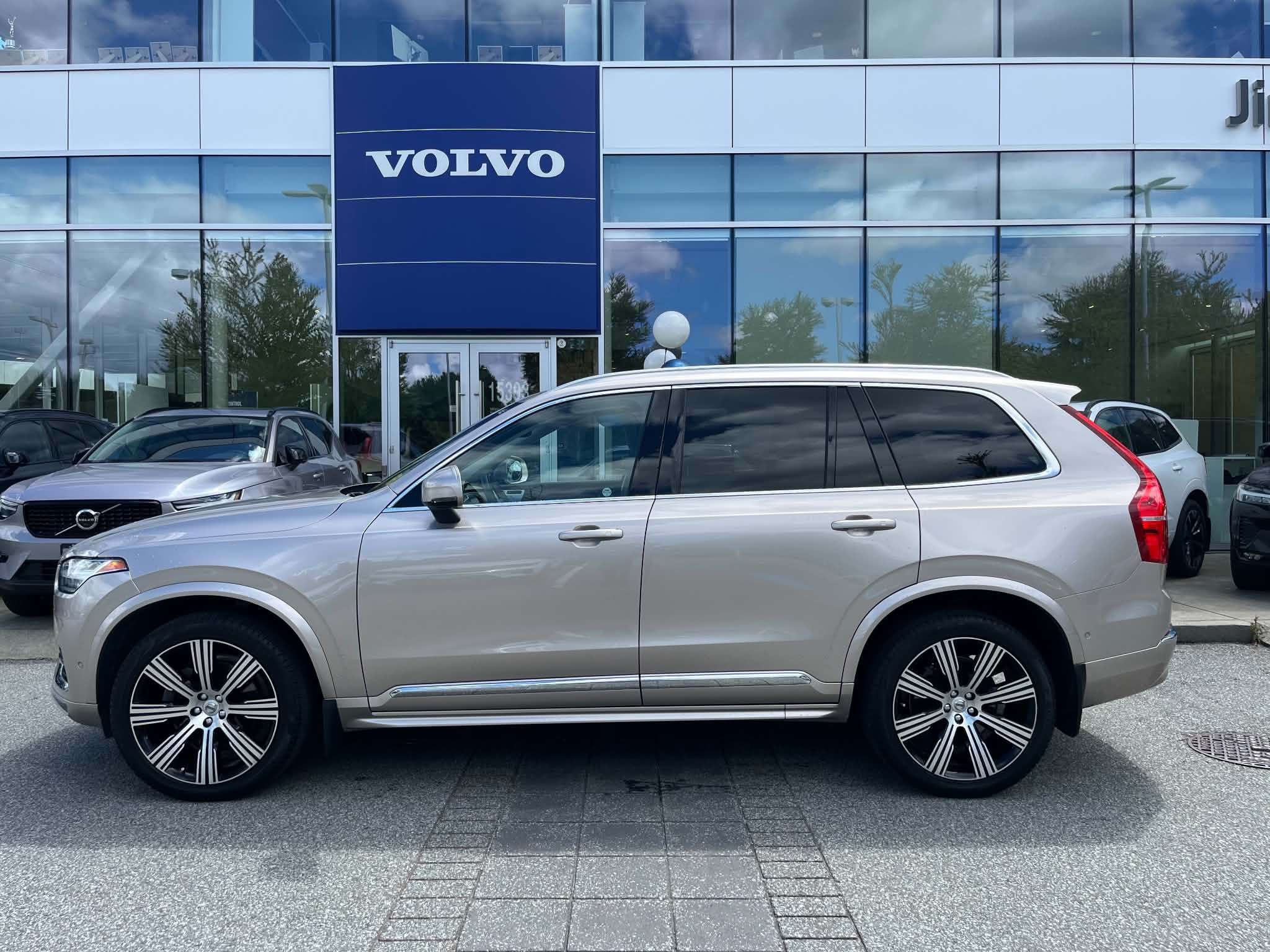 2023 Volvo XC90 B6 AWD Ultimate Bright alt 2