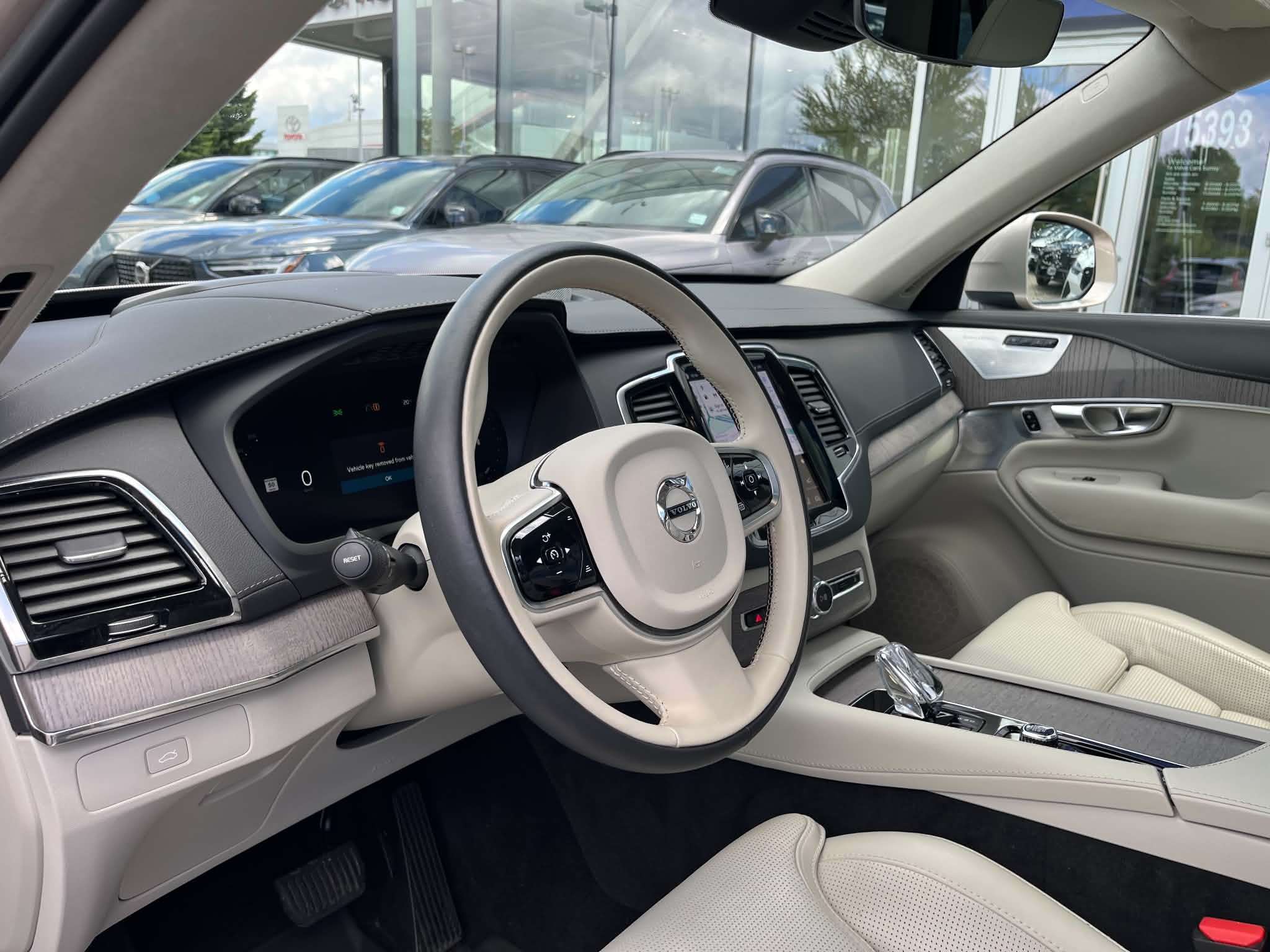 2023 Volvo XC90 B6 AWD Ultimate Bright thumb 11