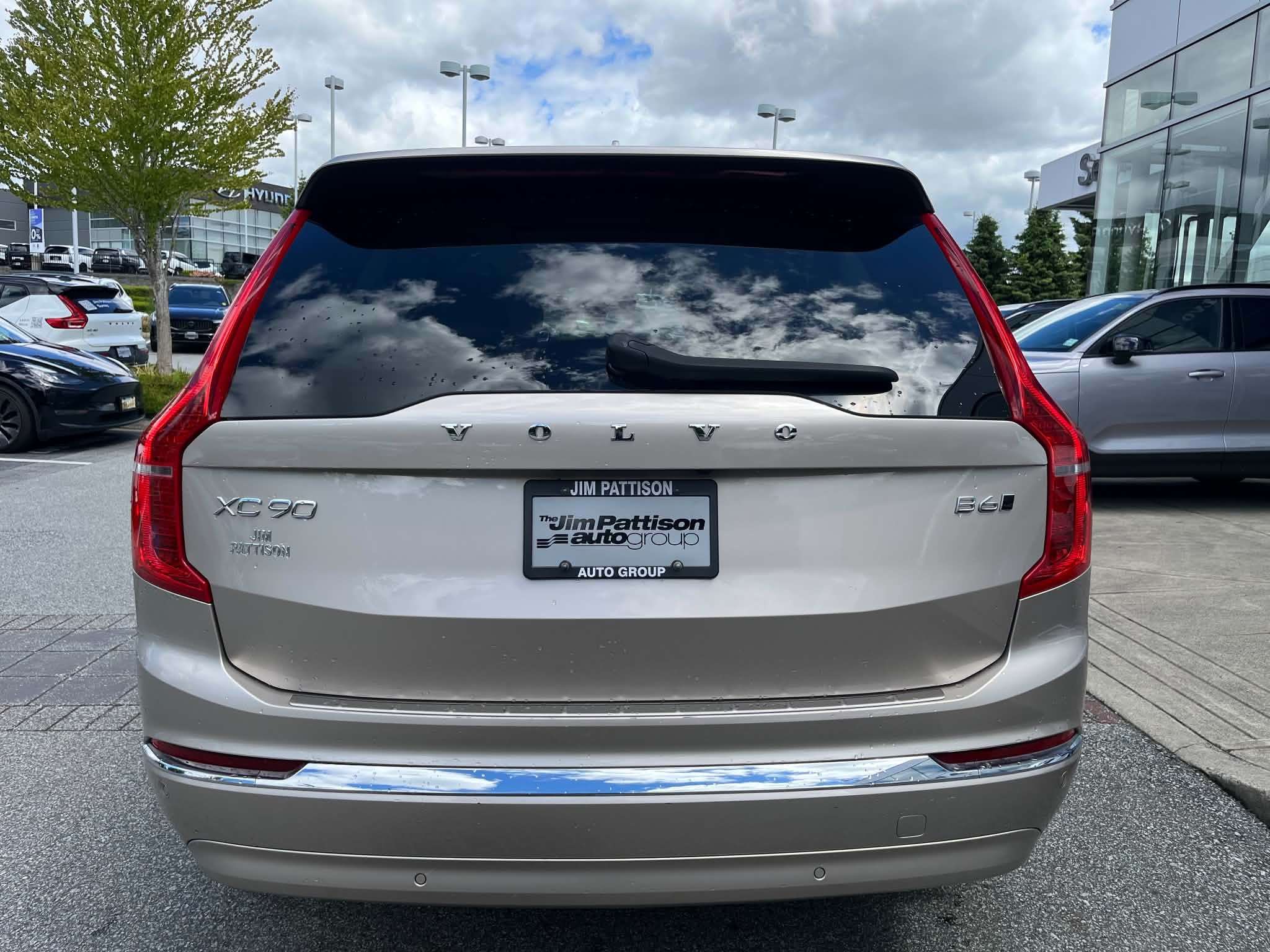 2023 Volvo XC90 B6 AWD Ultimate Bright alt 4