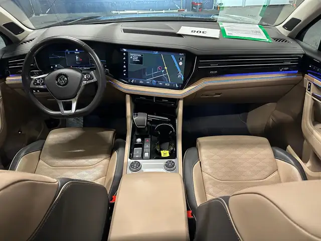 Volkswagen Touareg view 13