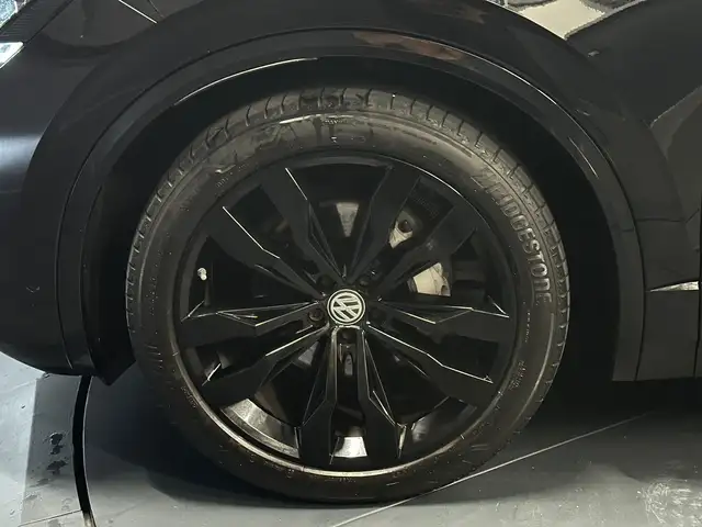 Volkswagen Touareg view 9