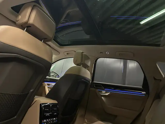 Volkswagen Touareg view 10