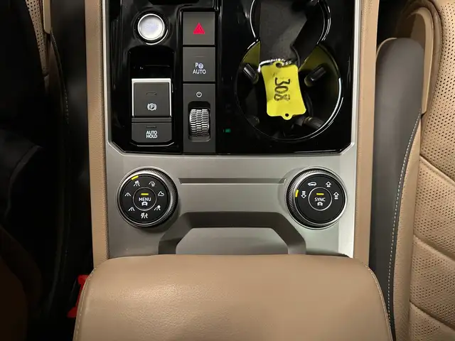 Volkswagen Touareg view 24
