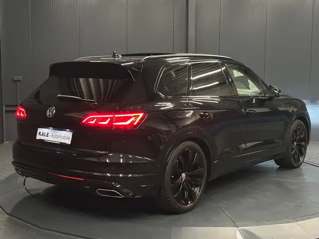 Volkswagen Touareg view 5