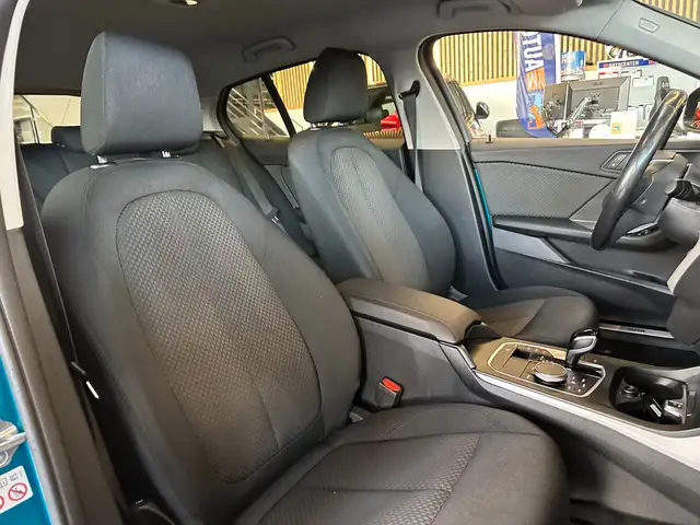 BMW 1 Series view 8