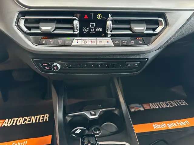 BMW 1 Series view 10