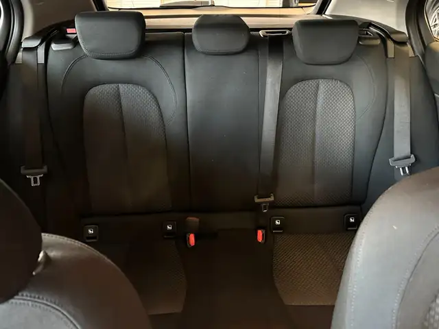 BMW 1 Series view 13