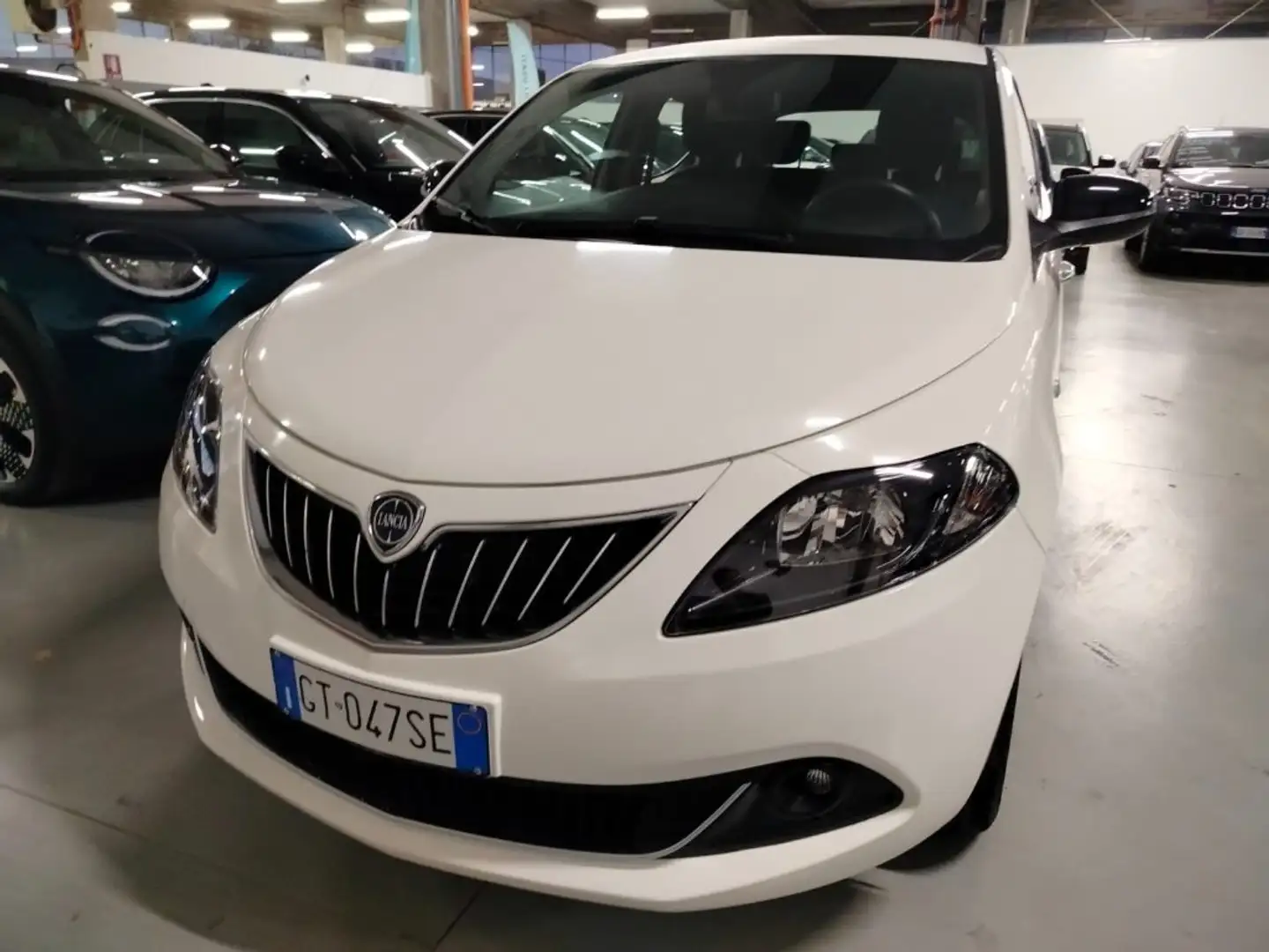Lancia Ypsilon 1.0 70cv Hybrid Platino PROMO Blanc - 2