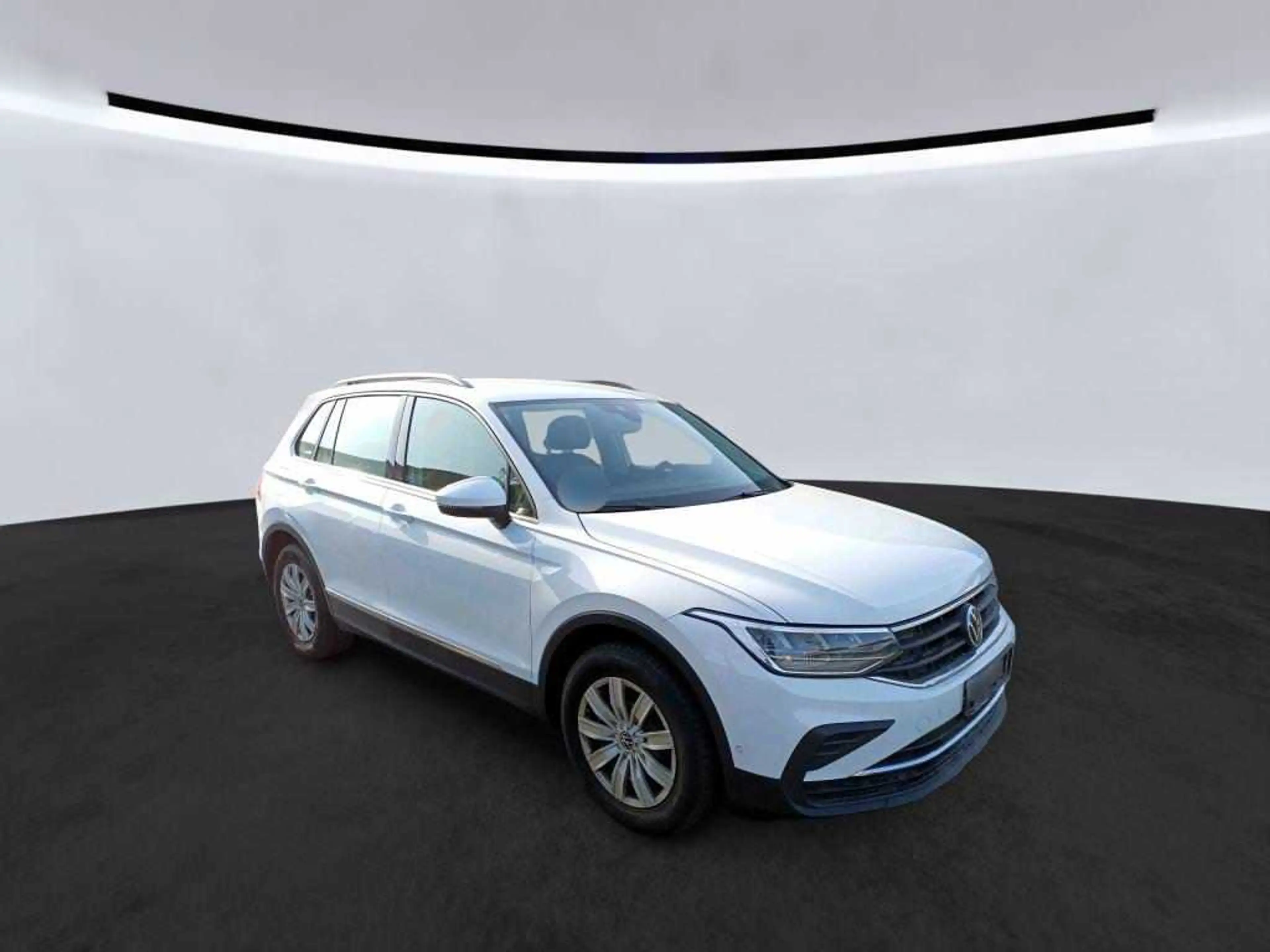 Volkswagen Tiguan Life — photo 2